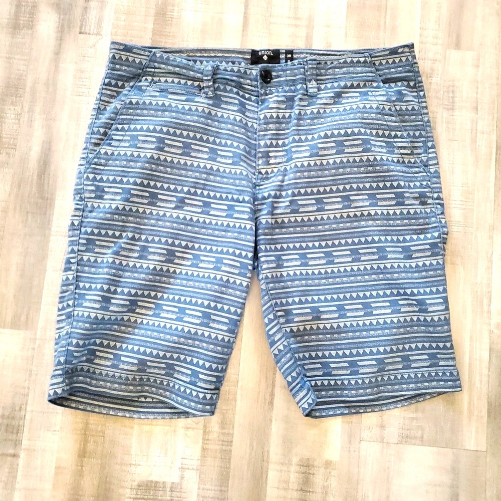 Union Pacific Northwest Outdoor Cargo Shorts 36 R mens‎ Blue graphic print
